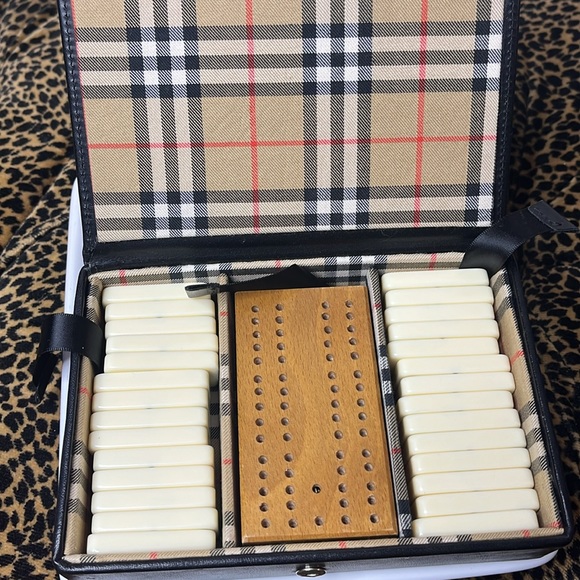 ⭐️🎉🪩 HOST PICK ⭐️🎉BURBERRY GOLF DOMINOES & CRIBBAGE SET - Picture 7 of 7